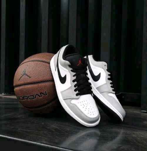 nikee jordan retro 1 low LIGHT SMOKE GREY