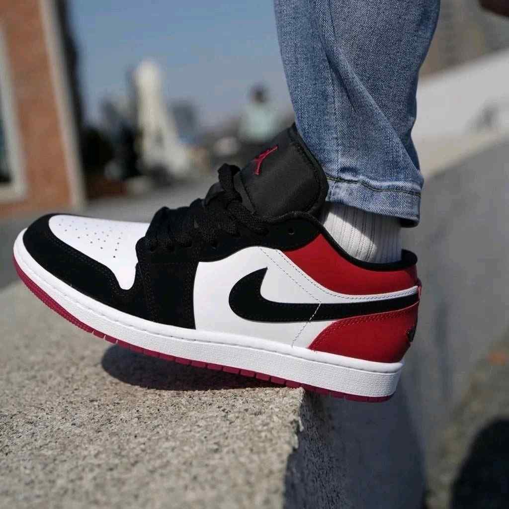 Air Jordan 1 Low Black Toe semi ua 2025