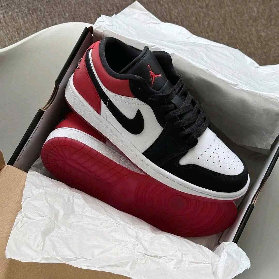 Air Jordan 1 Low Black Toe semi ua 2025