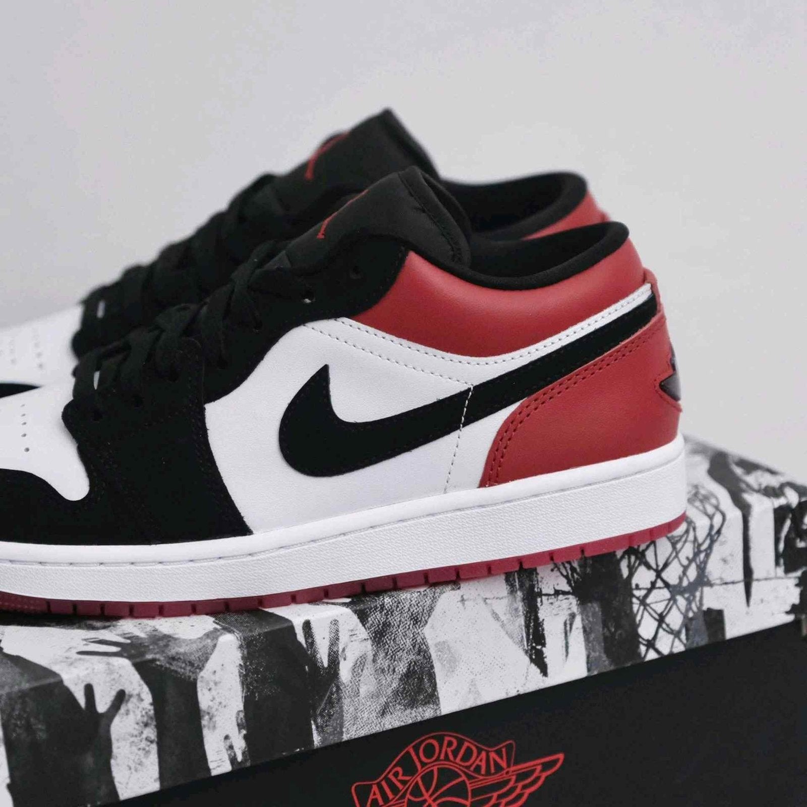 Air Jordan 1 Low Black Toe semi ua 2025