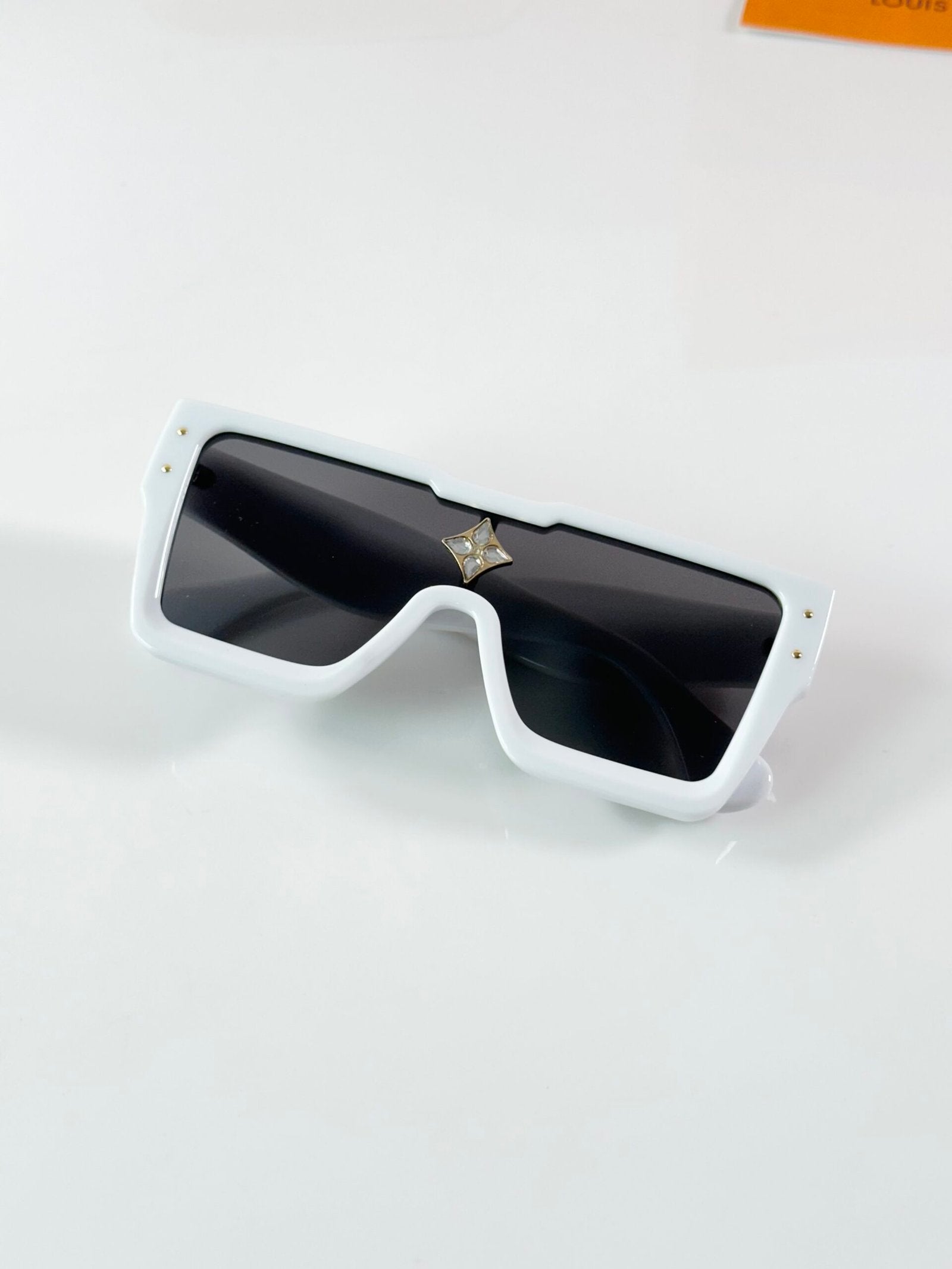 LV 8959 White Black