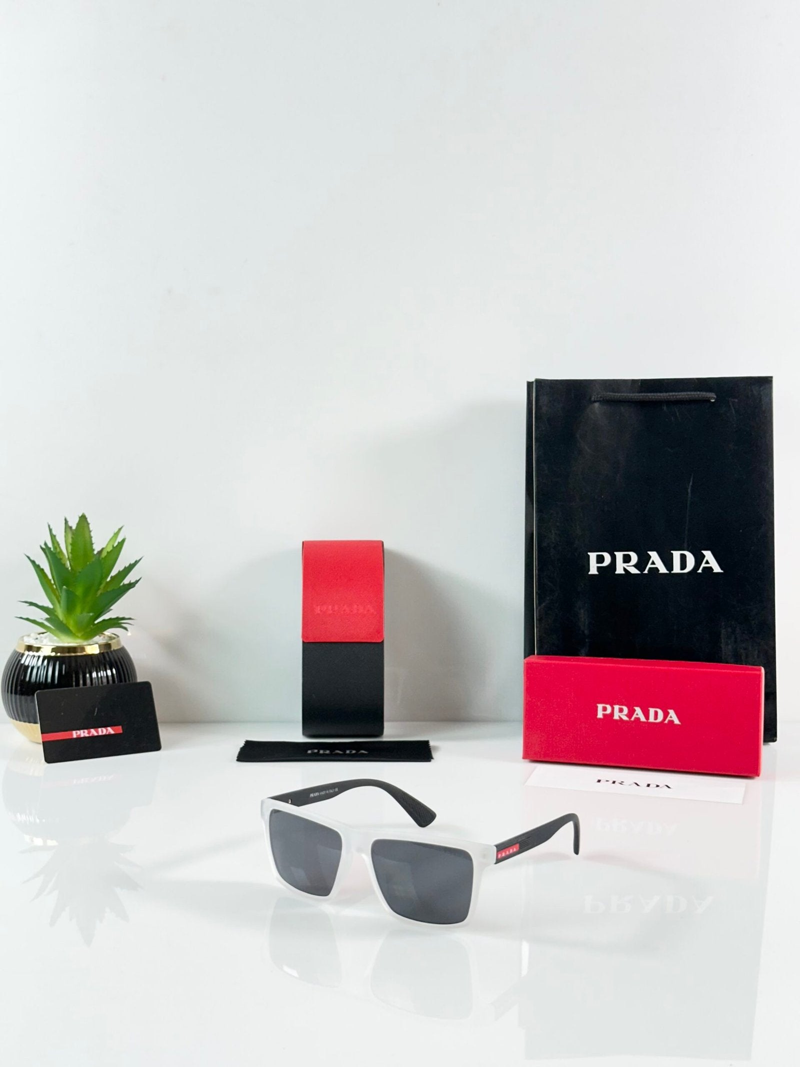 Prada_100_Ice_Black