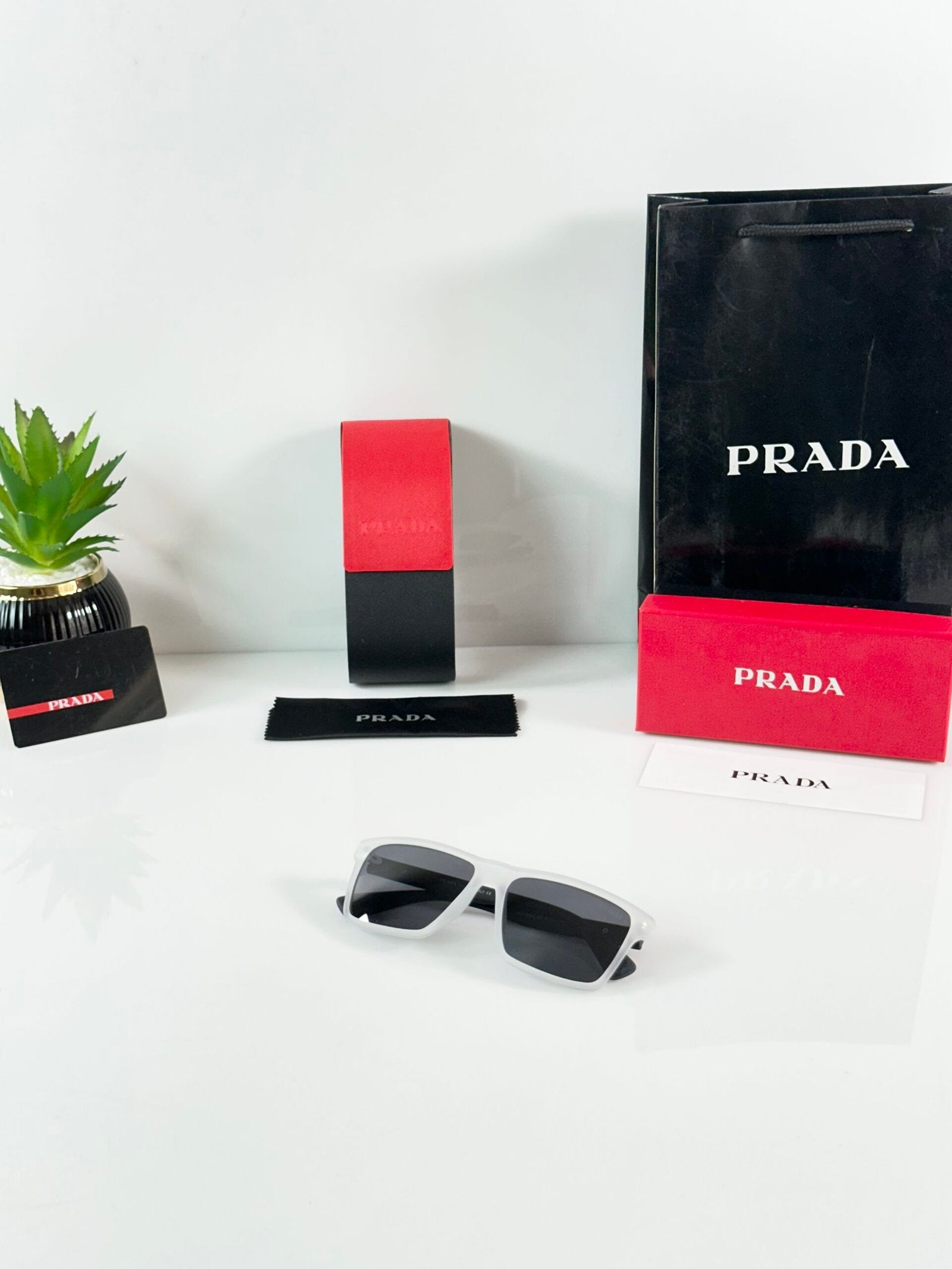 Prada_100_Ice_Black
