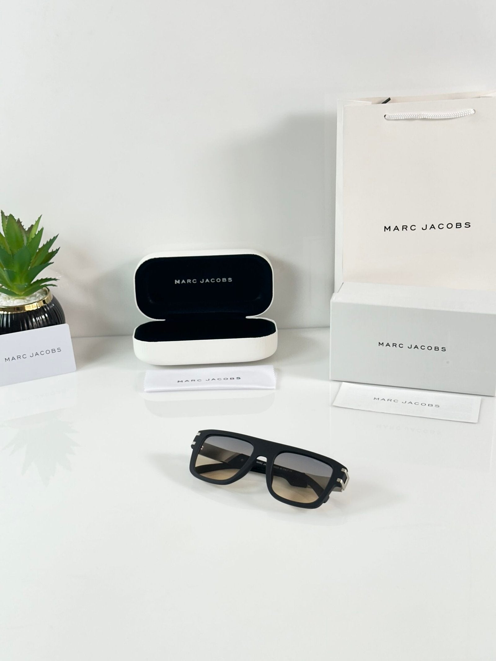 Marc Jacobs 1004 Black Orange DC