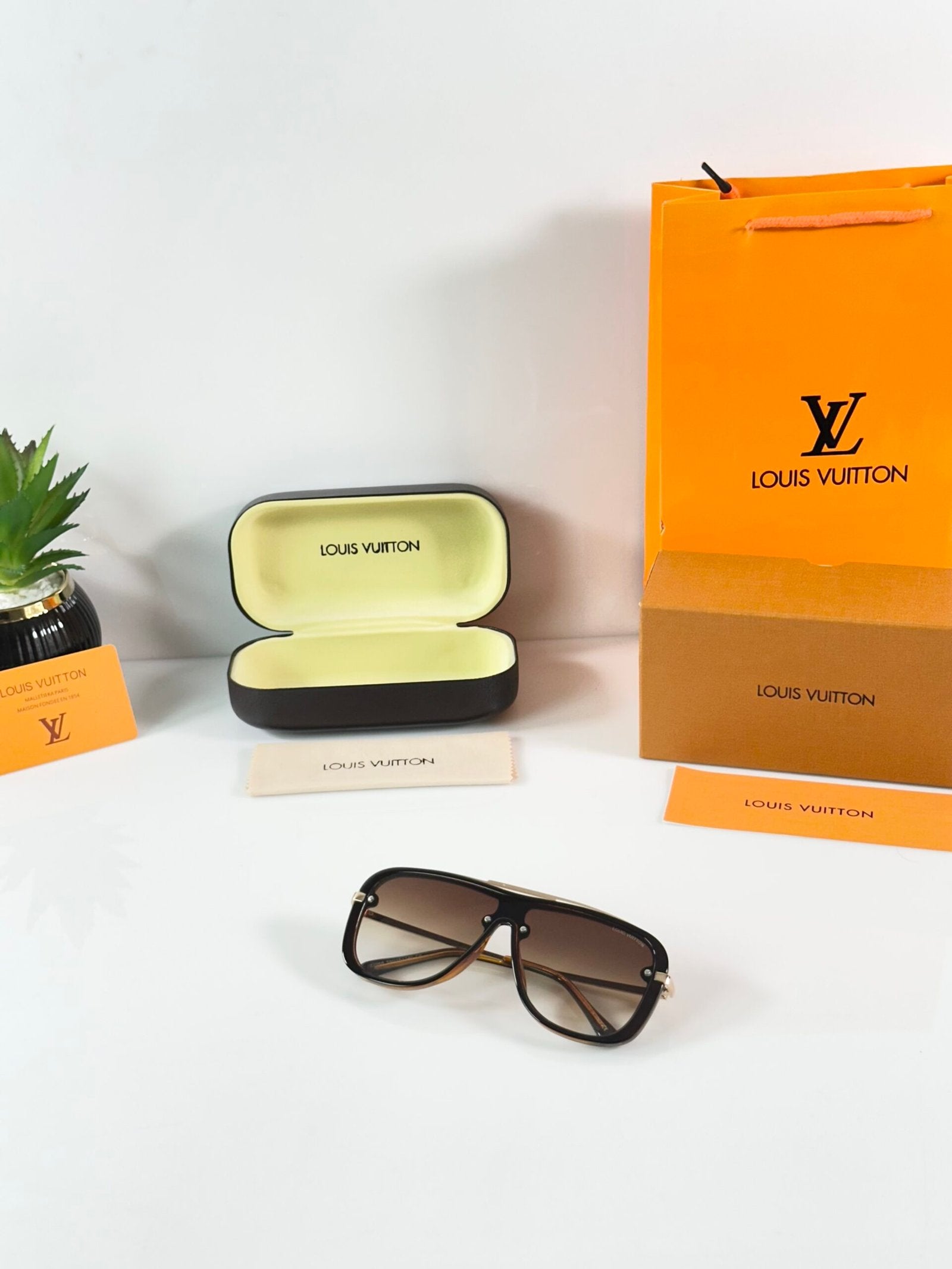 LV 2068 Gold Brown