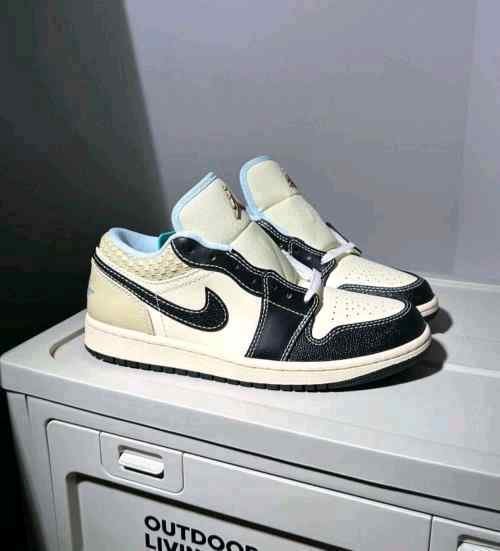 nikee air jordan retro 1 low se coconut milk black