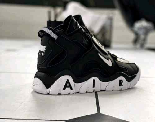 nikee air barrage mid university black
