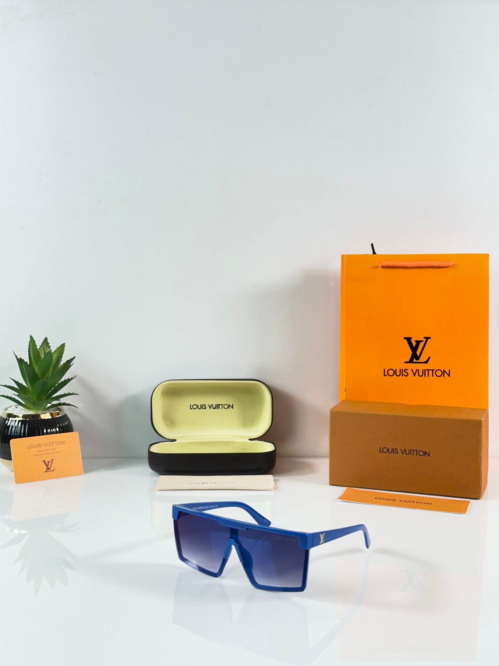 Louis_Vuitton_1021_Blue_Blue_Revo