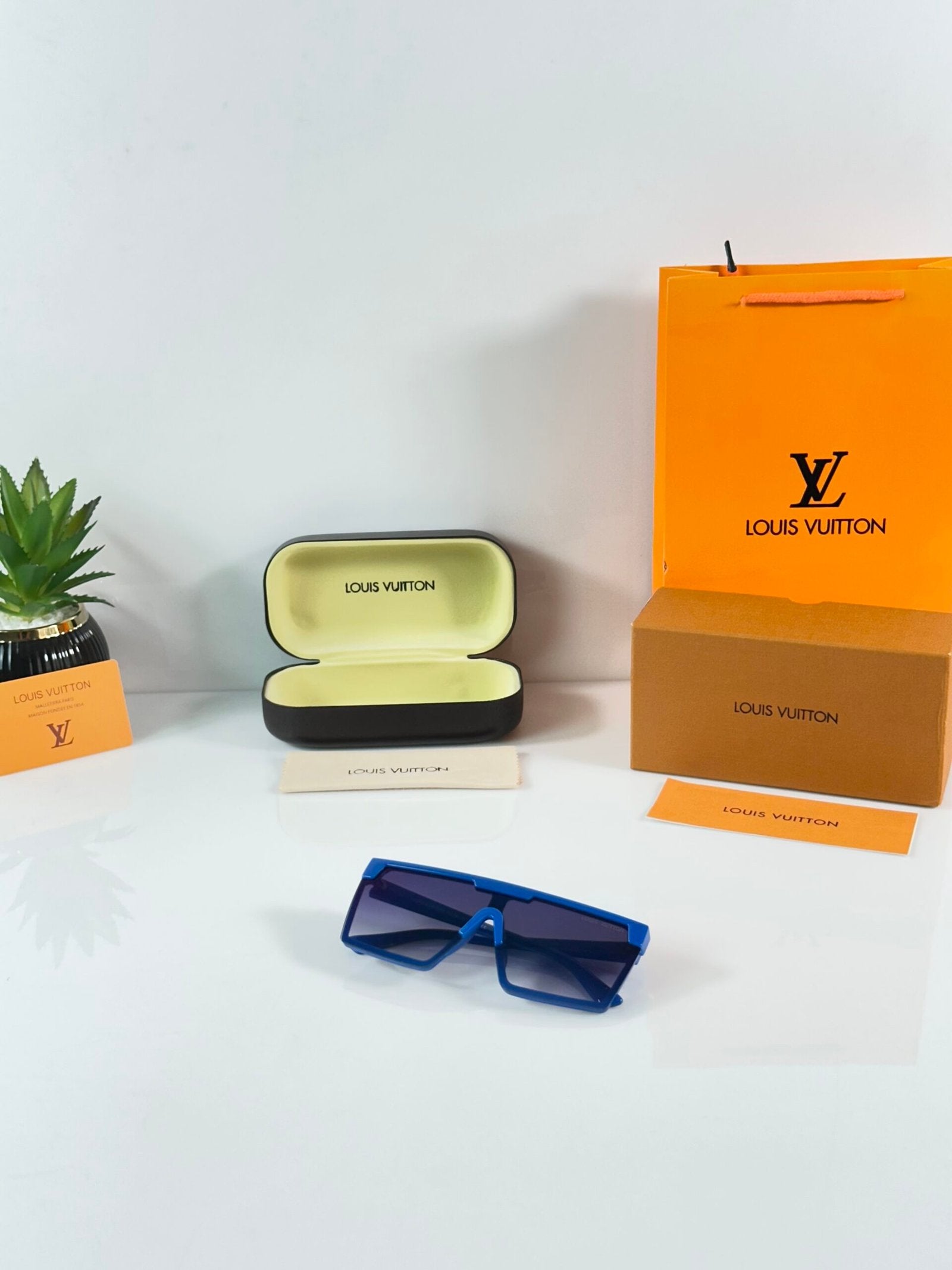 Louis_Vuitton_1021_Blue_Blue_Revo