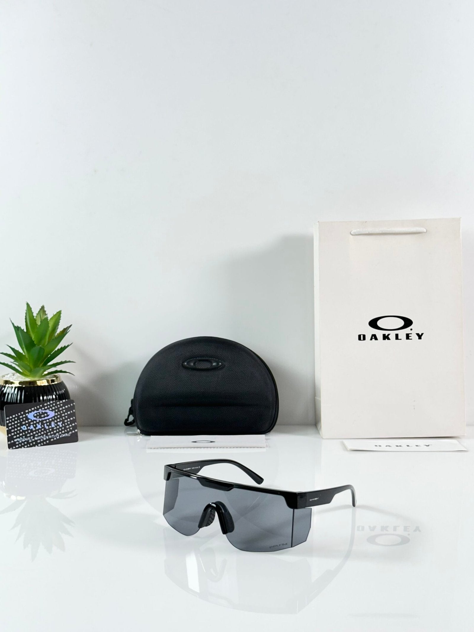 Oakley_9957_Black