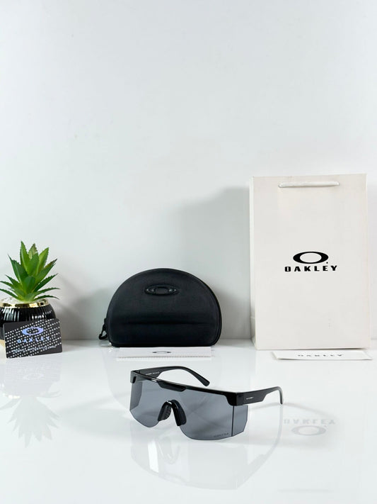 Oakley_9957_Black