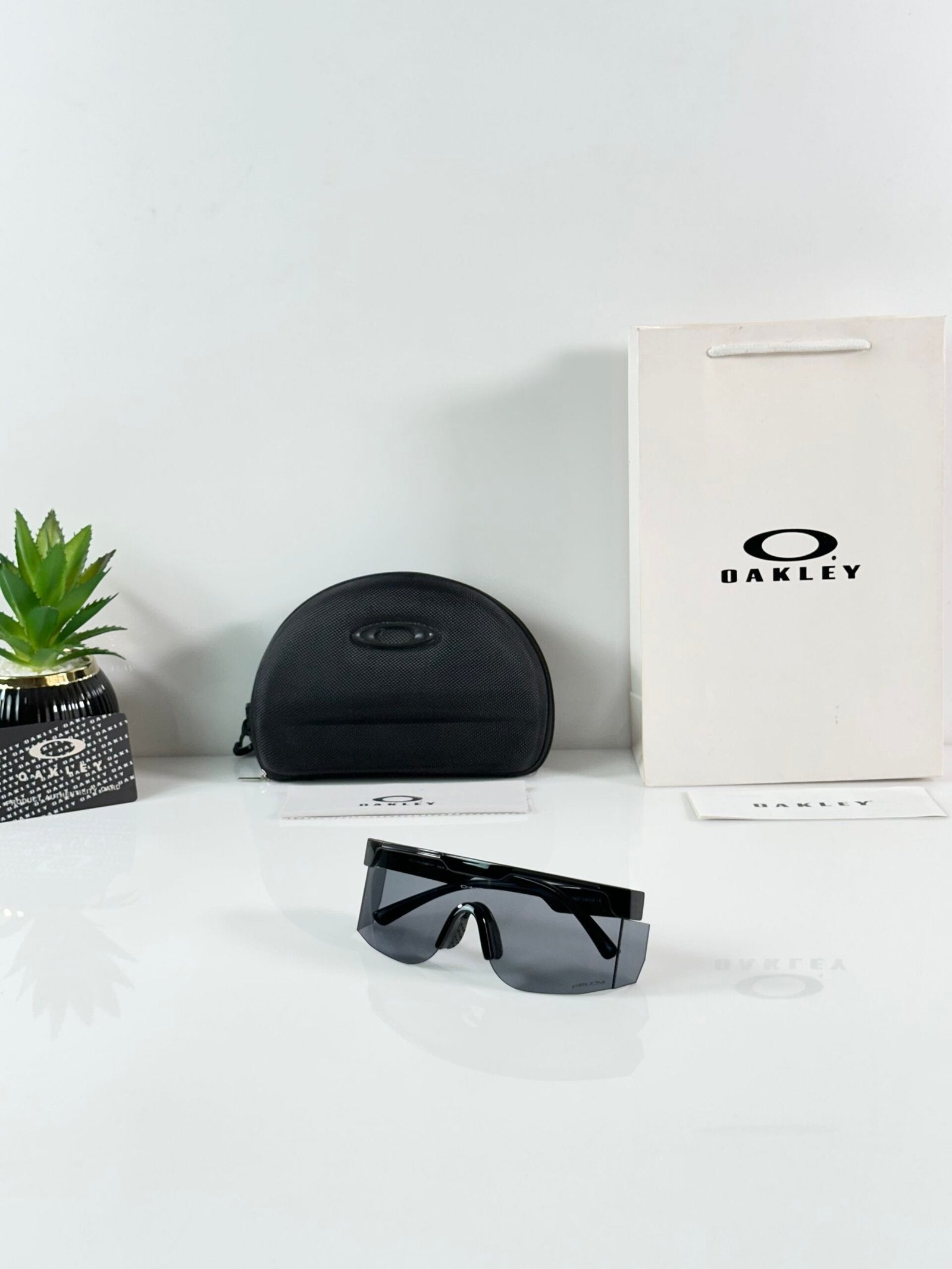 Oakley_9957_Black