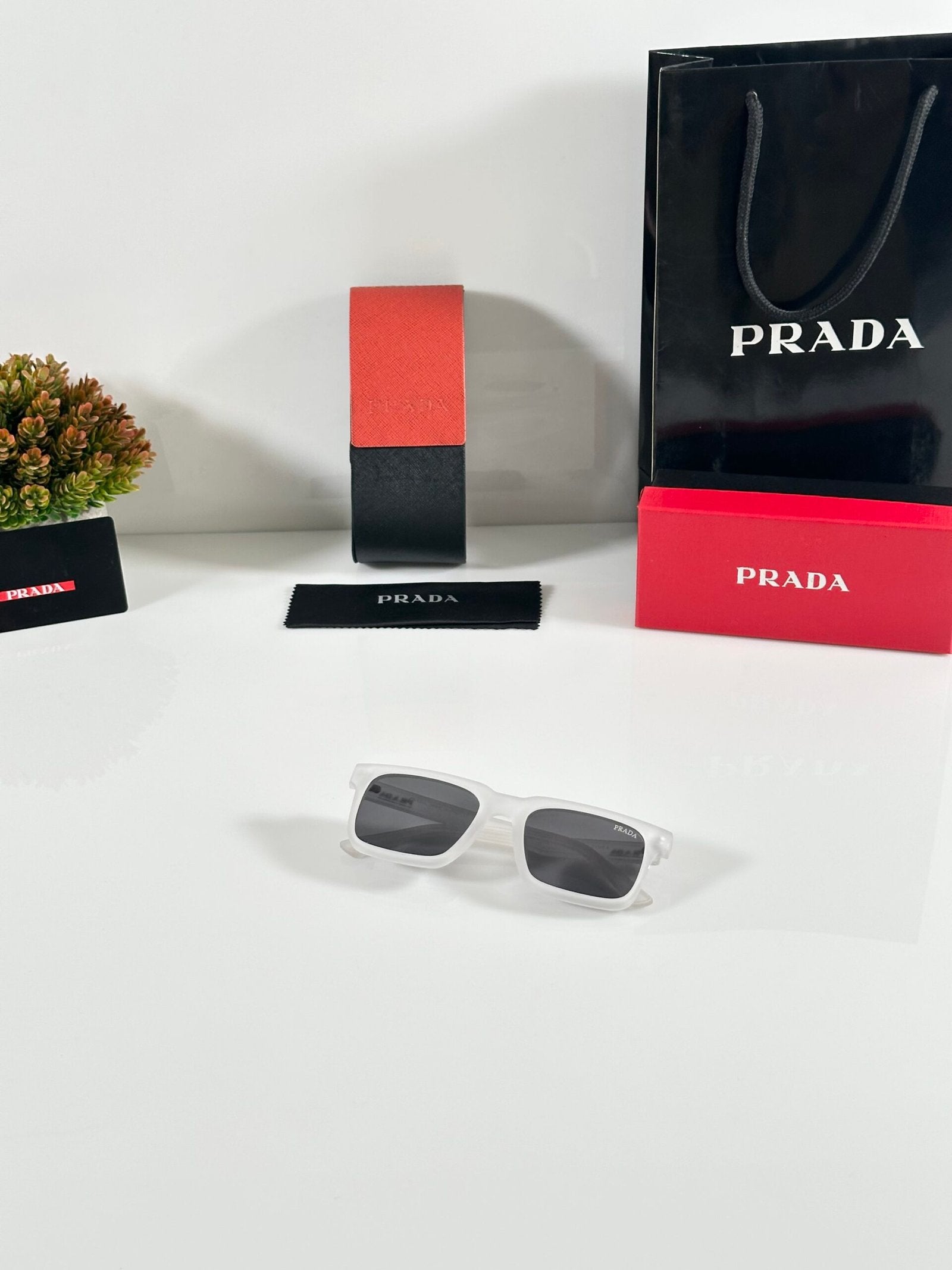 Prada_25_Ice_Black