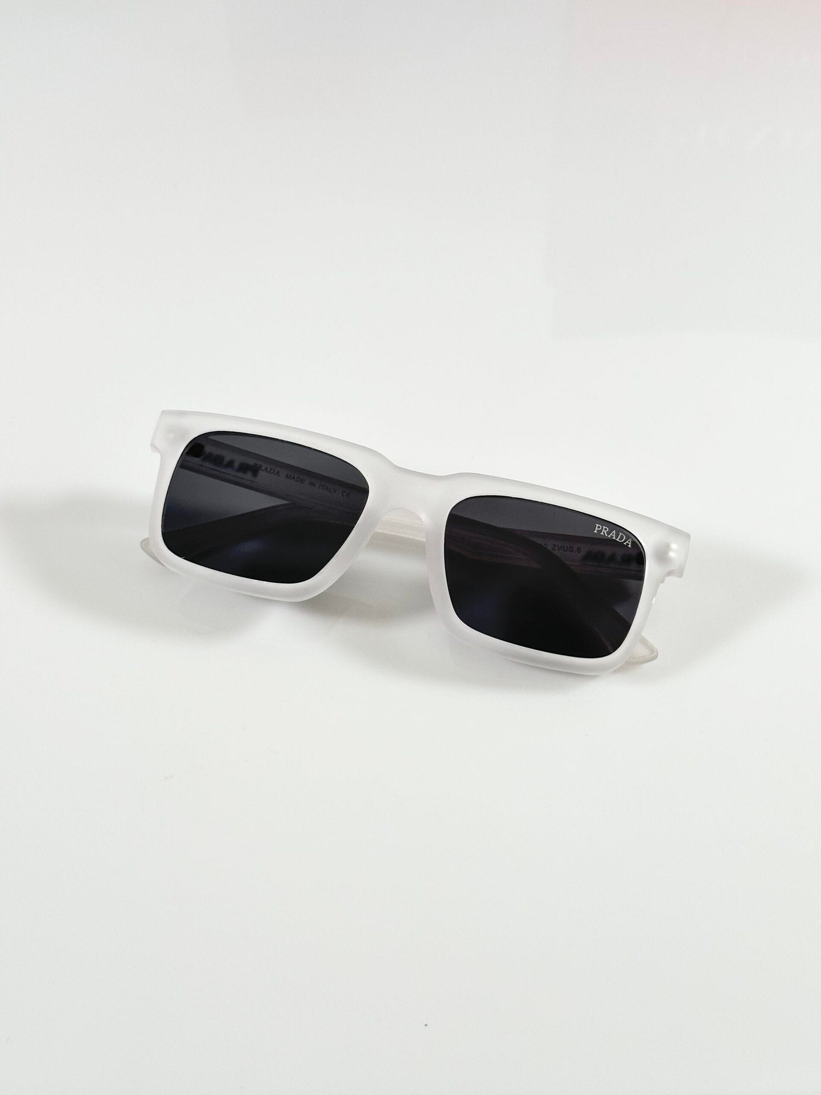 Prada_25_Ice_Black