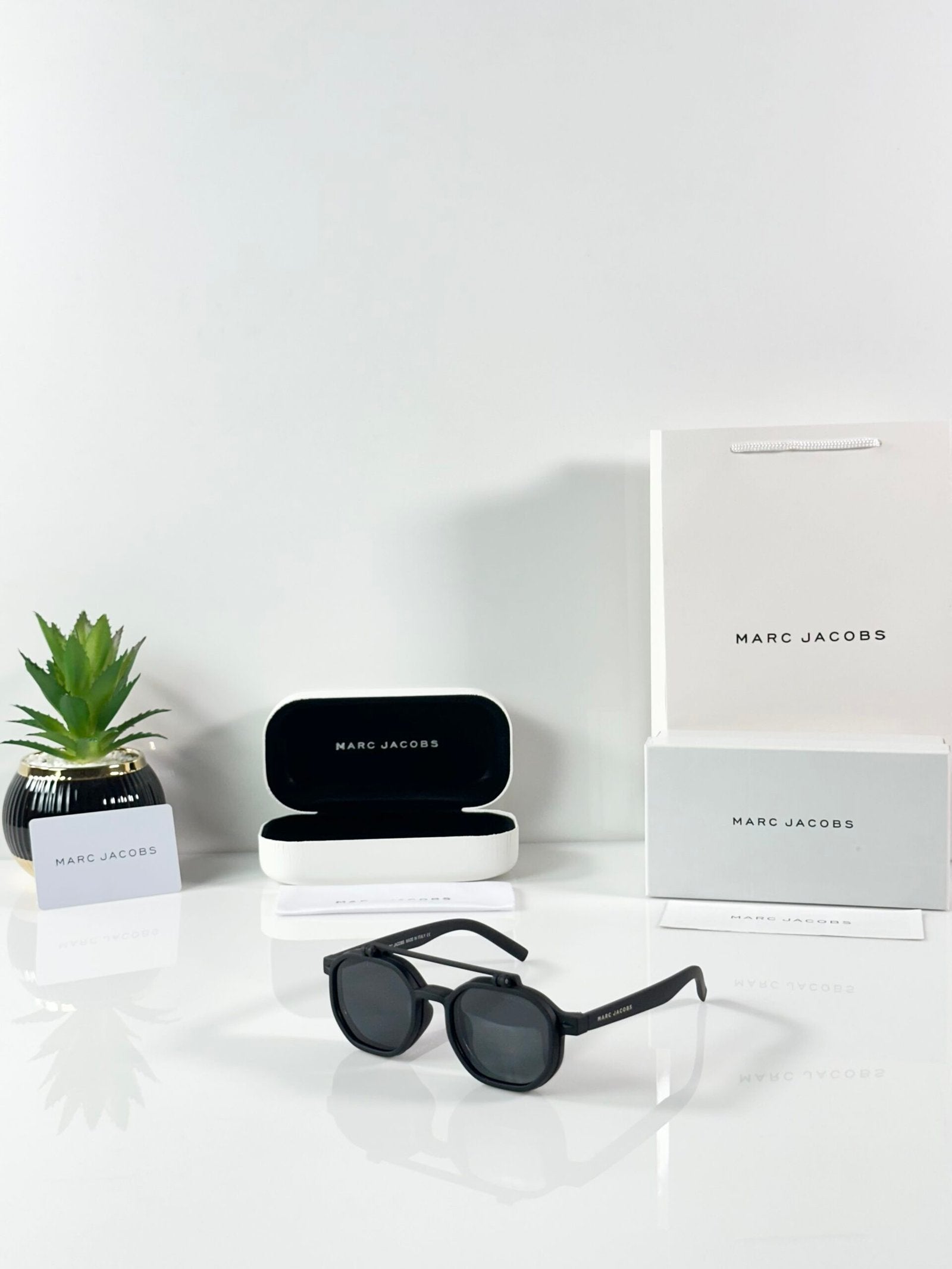 Marc Jacobs 1005 Flip Mate Black White