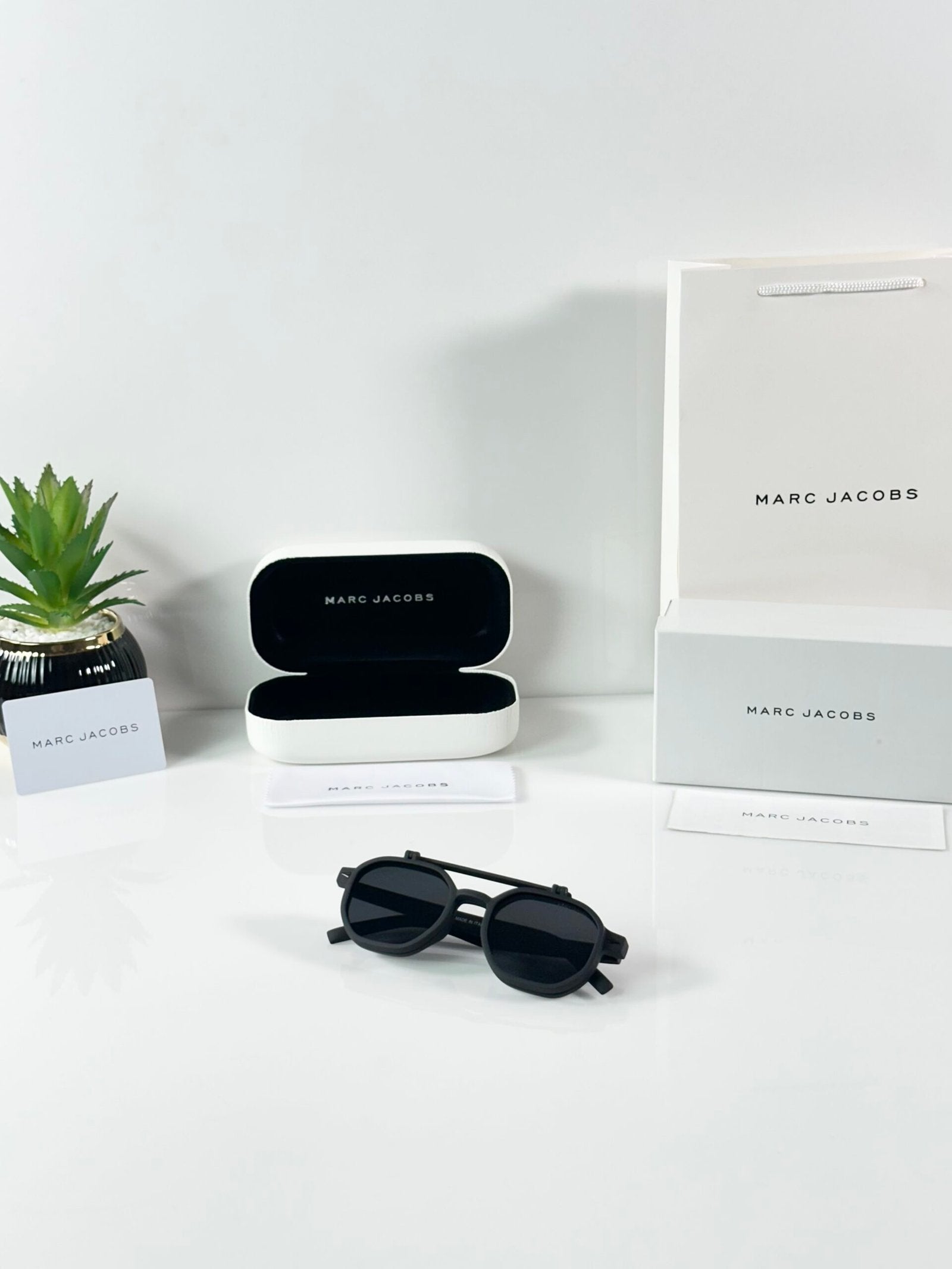 Marc Jacobs 1005 Flip Mate Black White