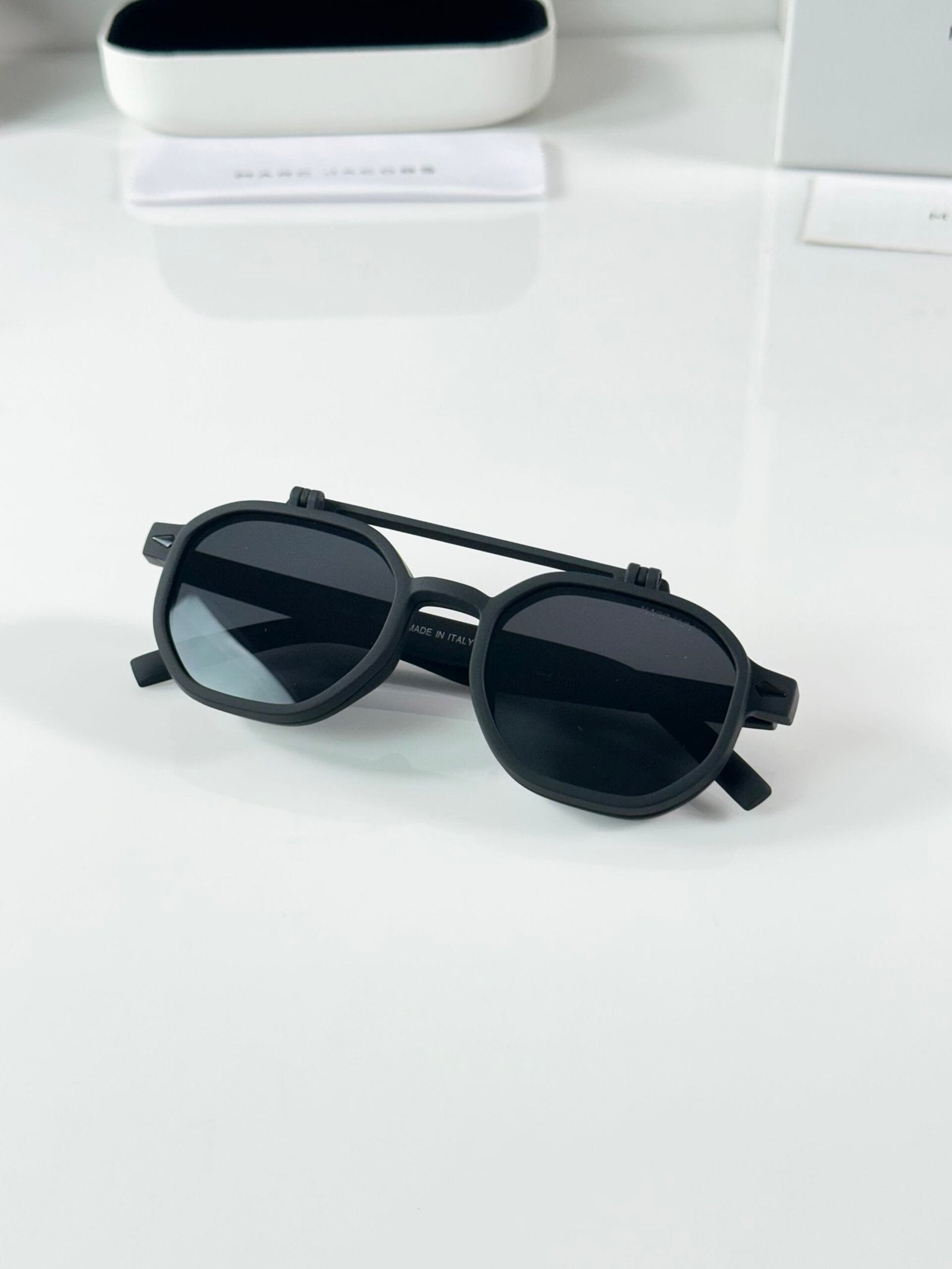 Marc Jacobs 1005 Flip Mate Black White