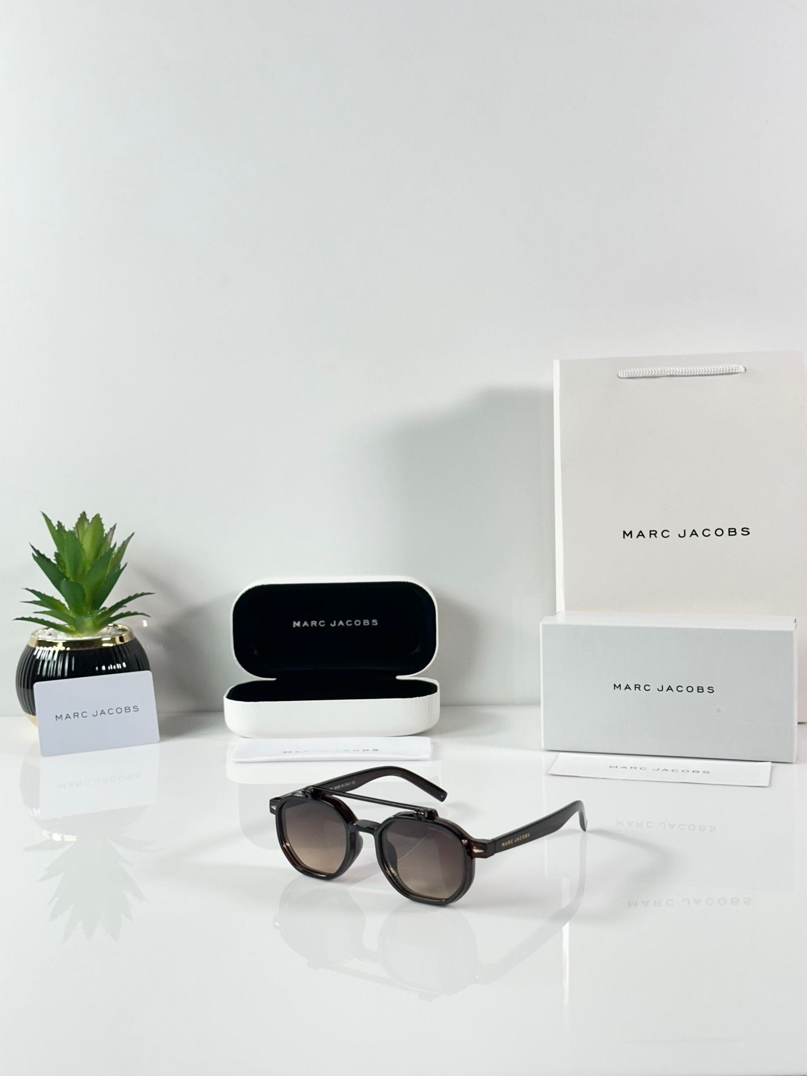 Marc Jacobs 1005 Flip Brown White