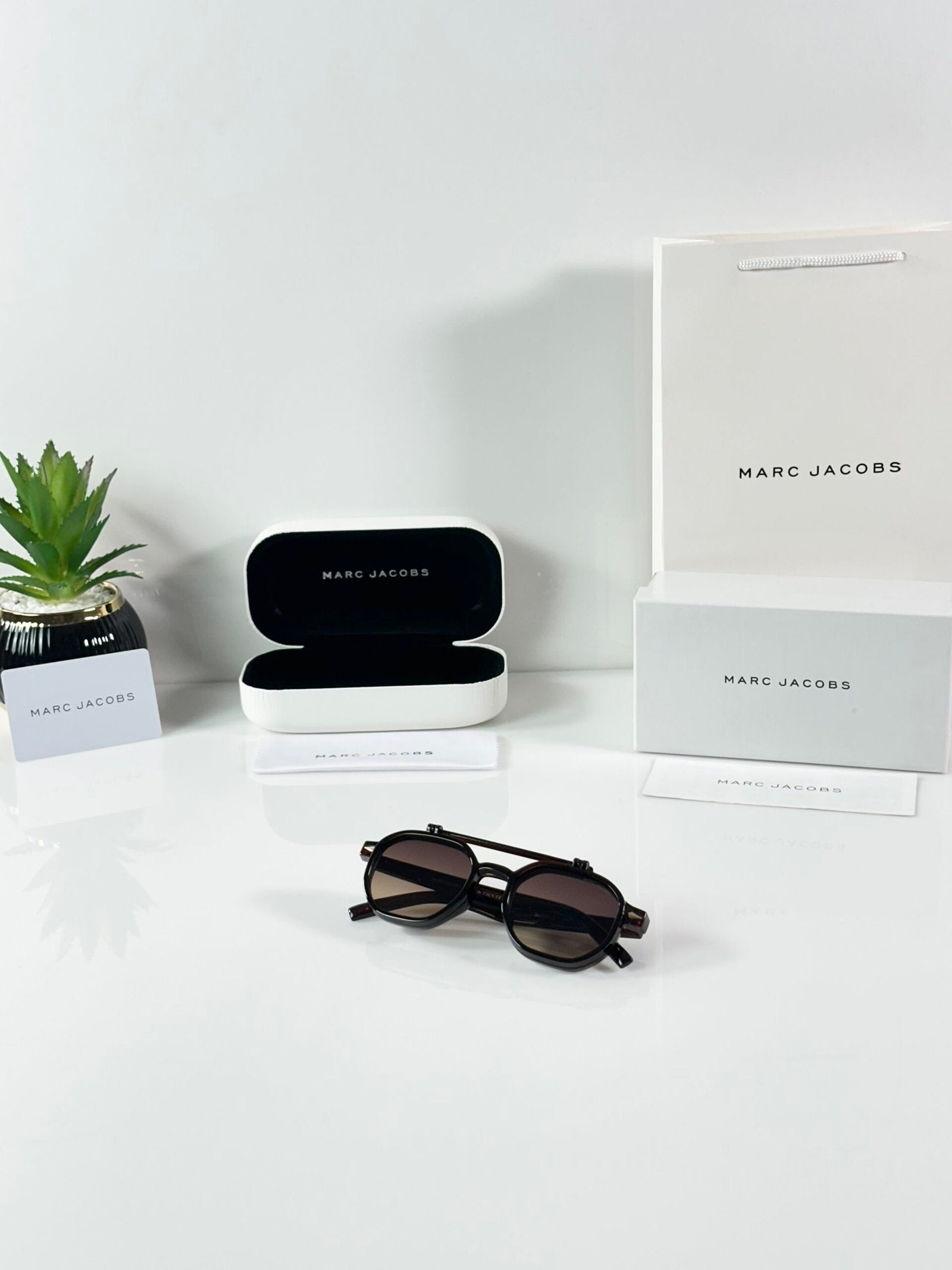 Marc Jacobs 1005 Flip Brown White