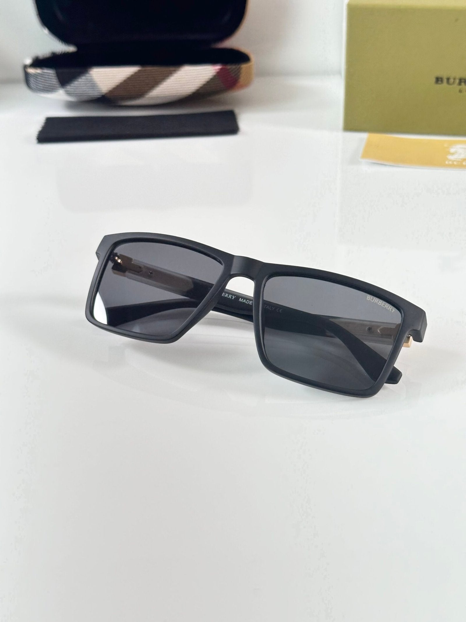 B.B 8233 Mate Black