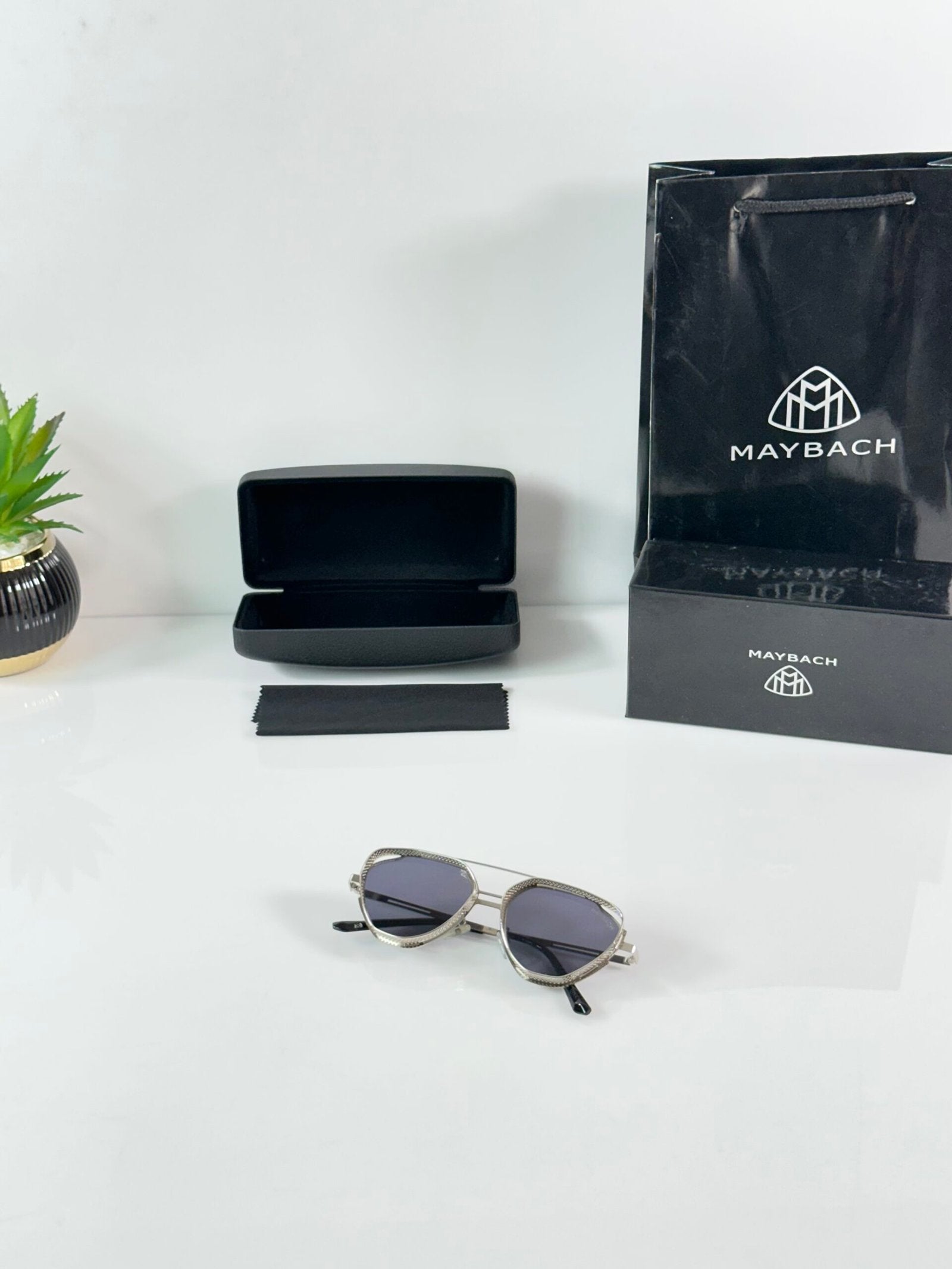 Maybach 2171 Silver Black