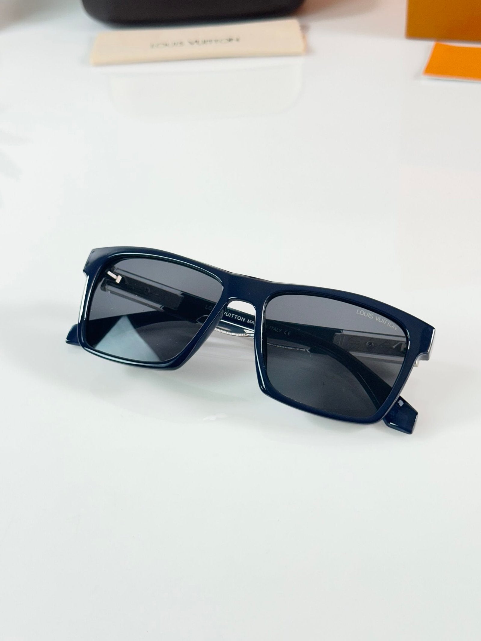 Louis_Vuitton_2191_Blue_Black