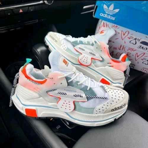 Adidass Sikaige White