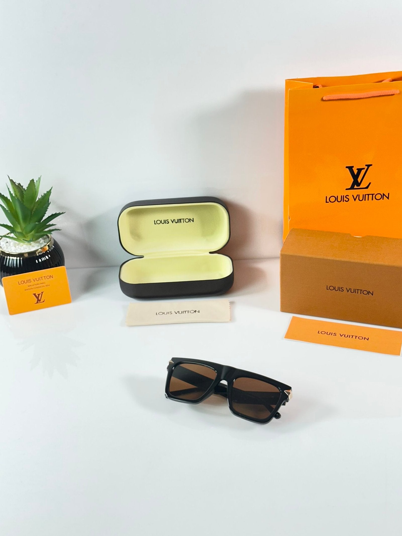 Louis_Vuitton_115_Brown