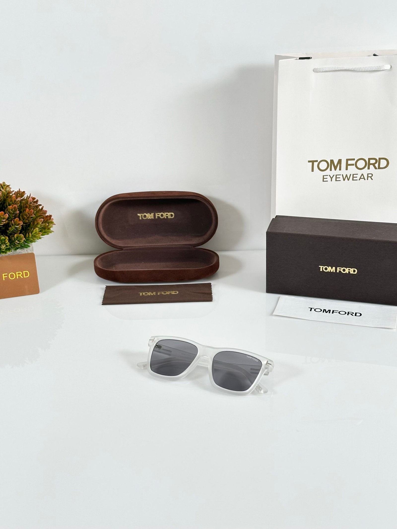 Tomford 395 Ice Black