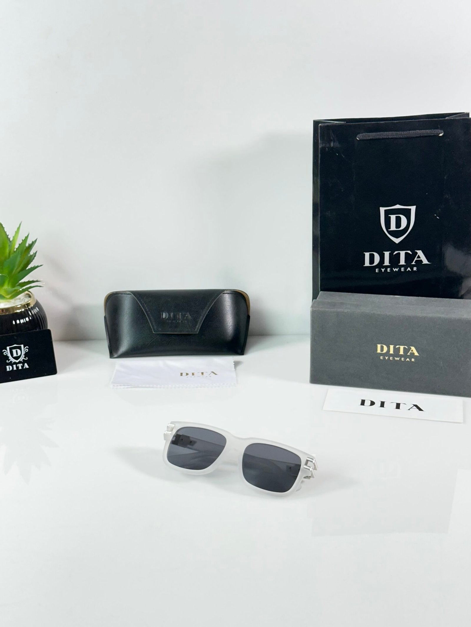 Dita 330 Ice Black