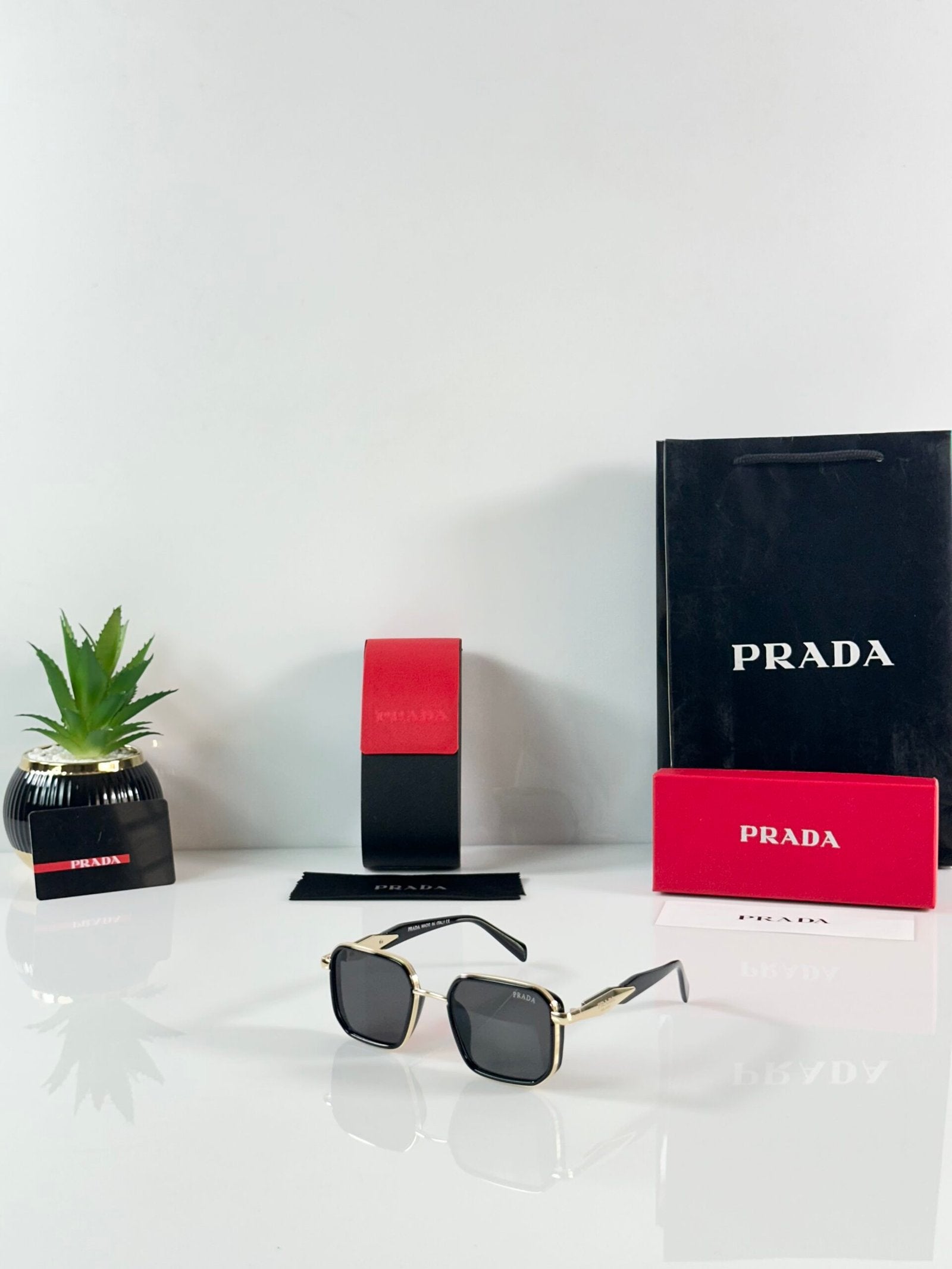 PR 792 Gold Black