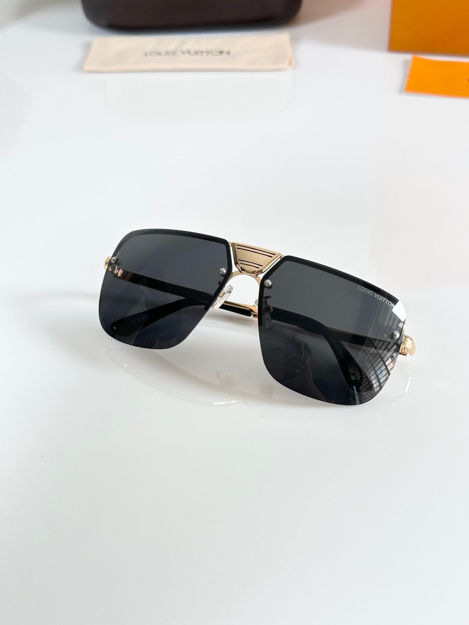 LV 0215 Gold Black