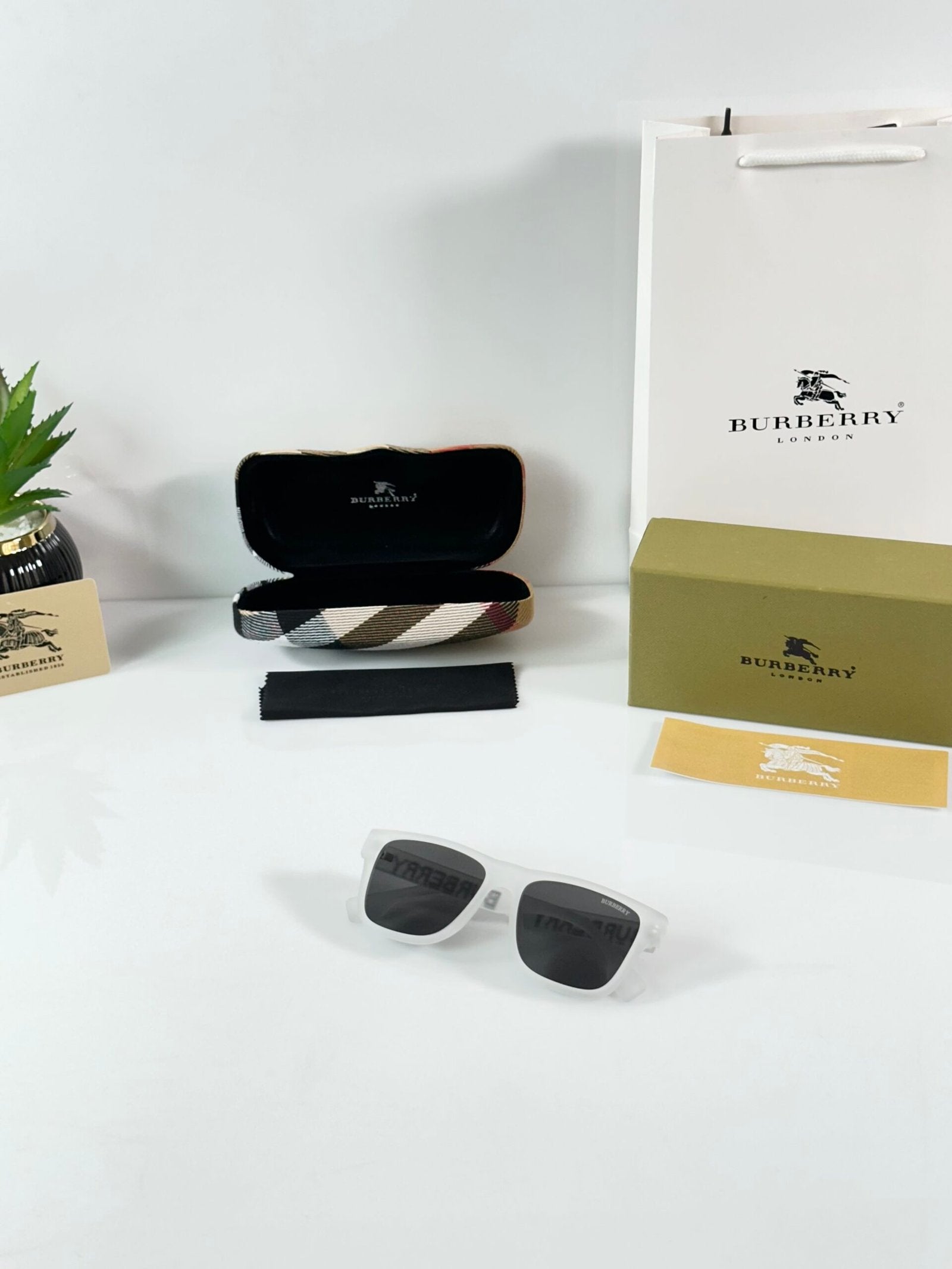 BB 4458 Ice Black