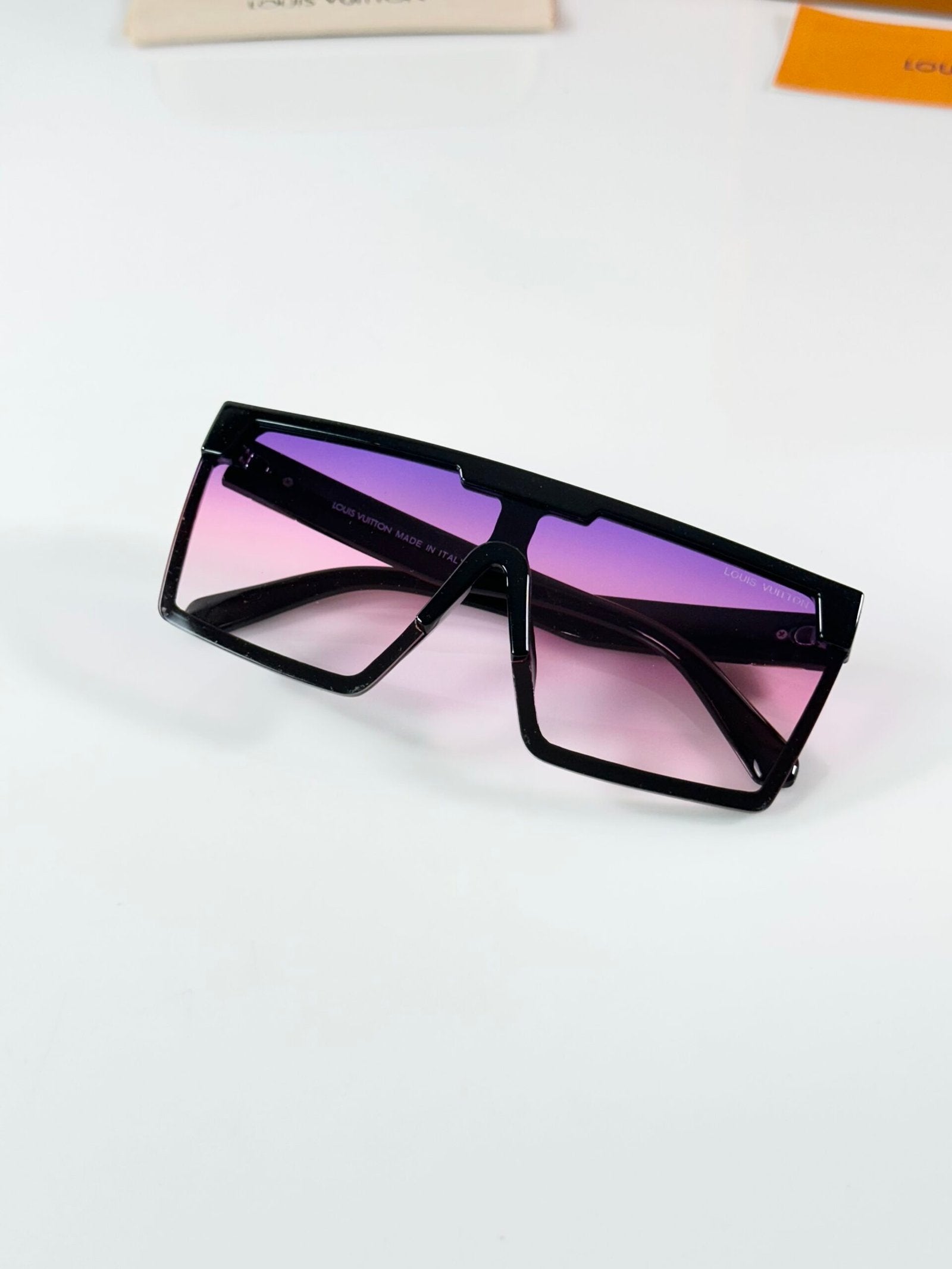 LV 1012 Black Pink