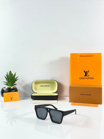 LV 1502 Mate Black