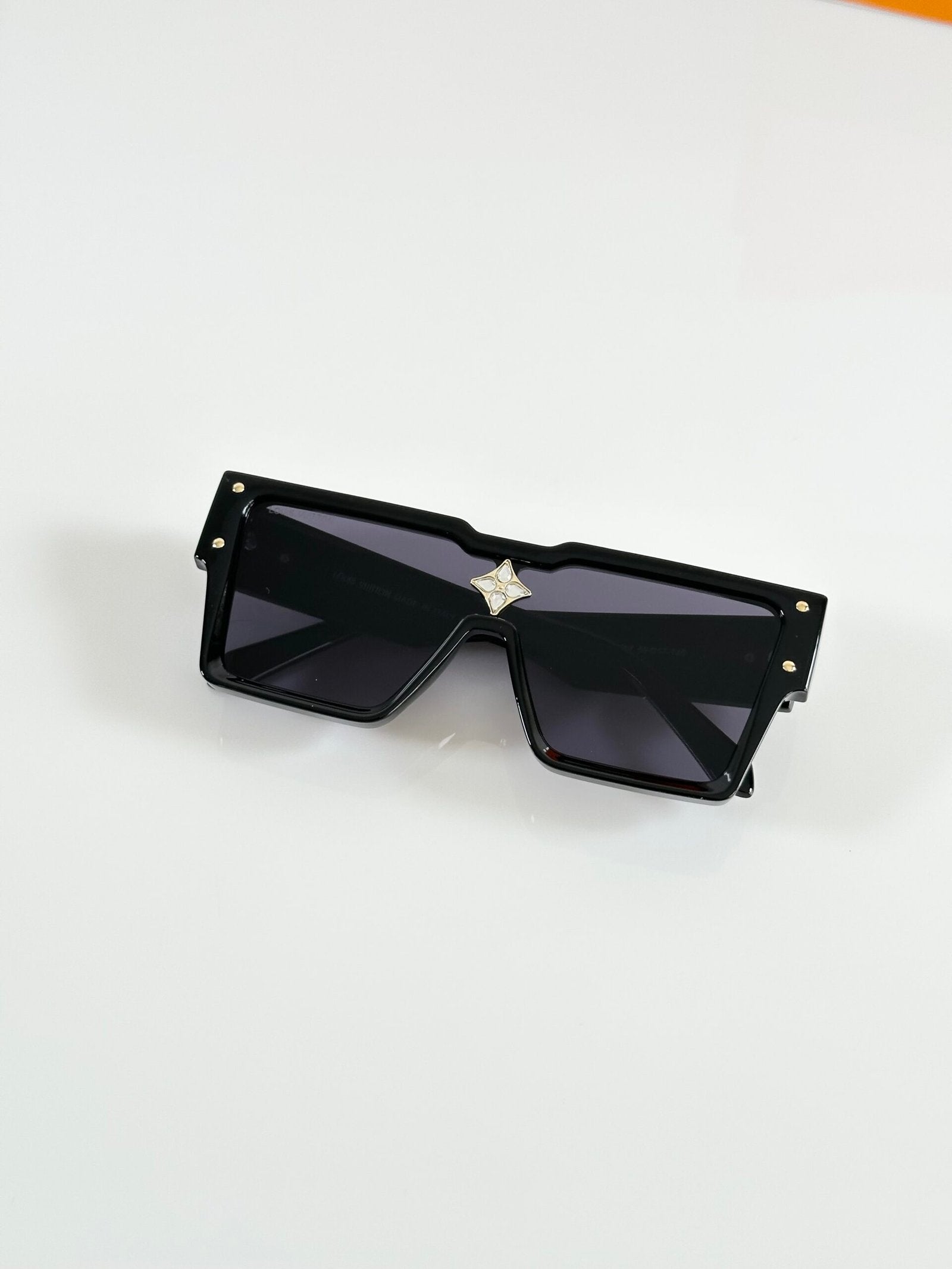 LV 6007 Black