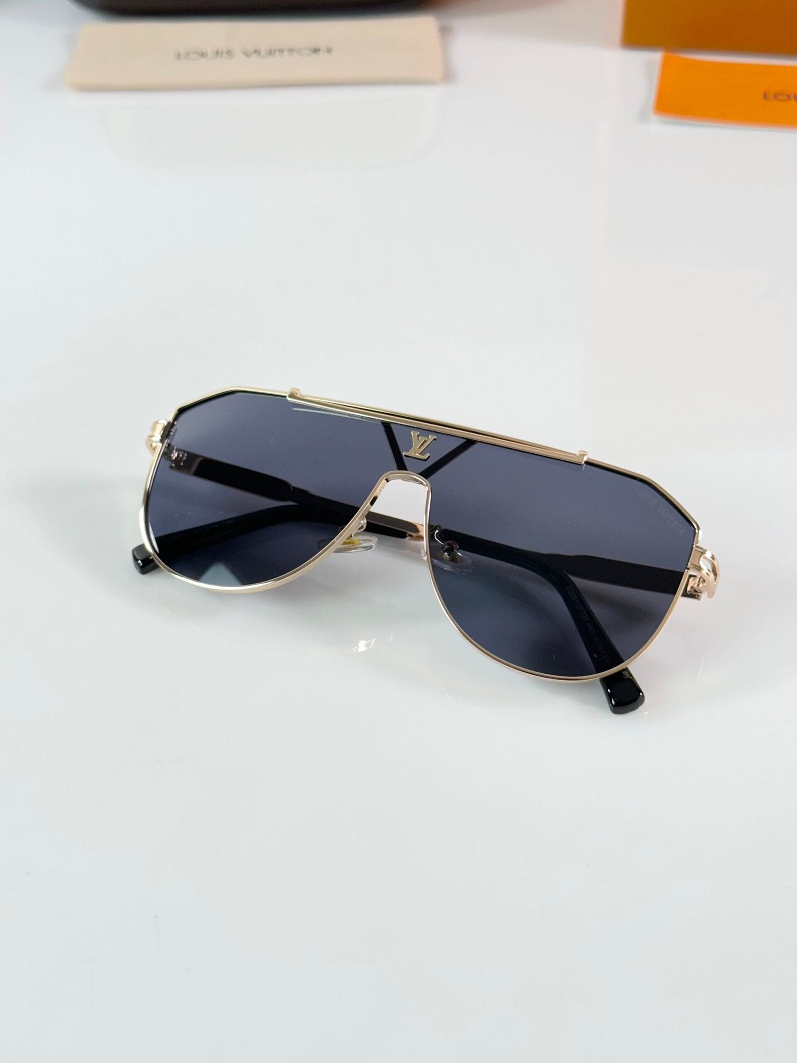 LV 2295 Gold Black