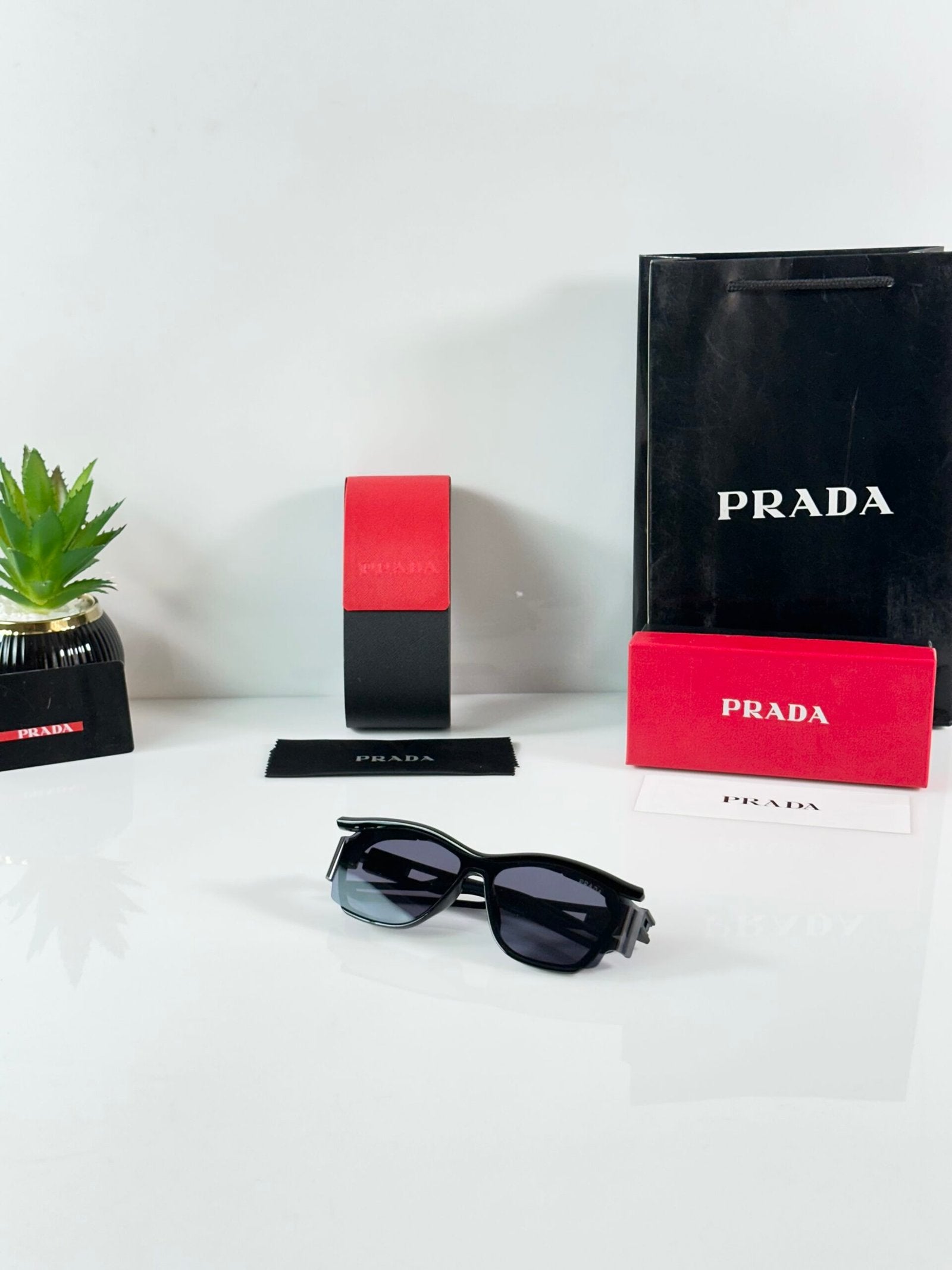 PR 8899 Black