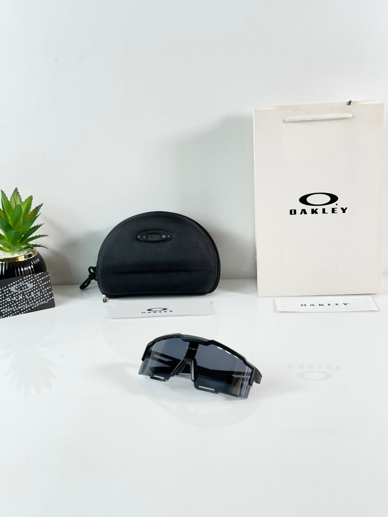 Okley 9965 Black