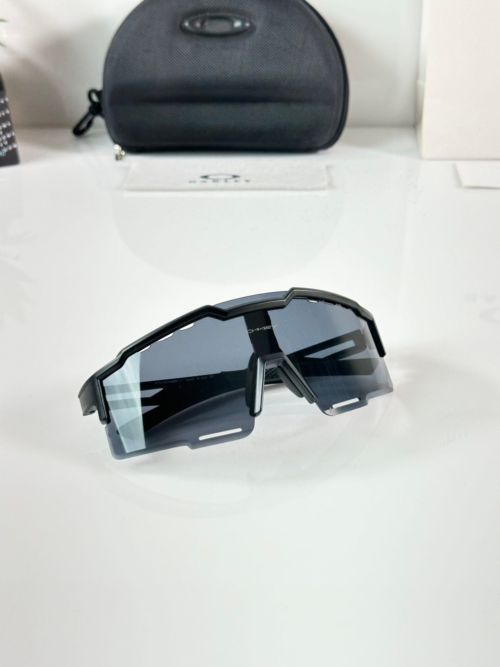 Okley 9965 Black