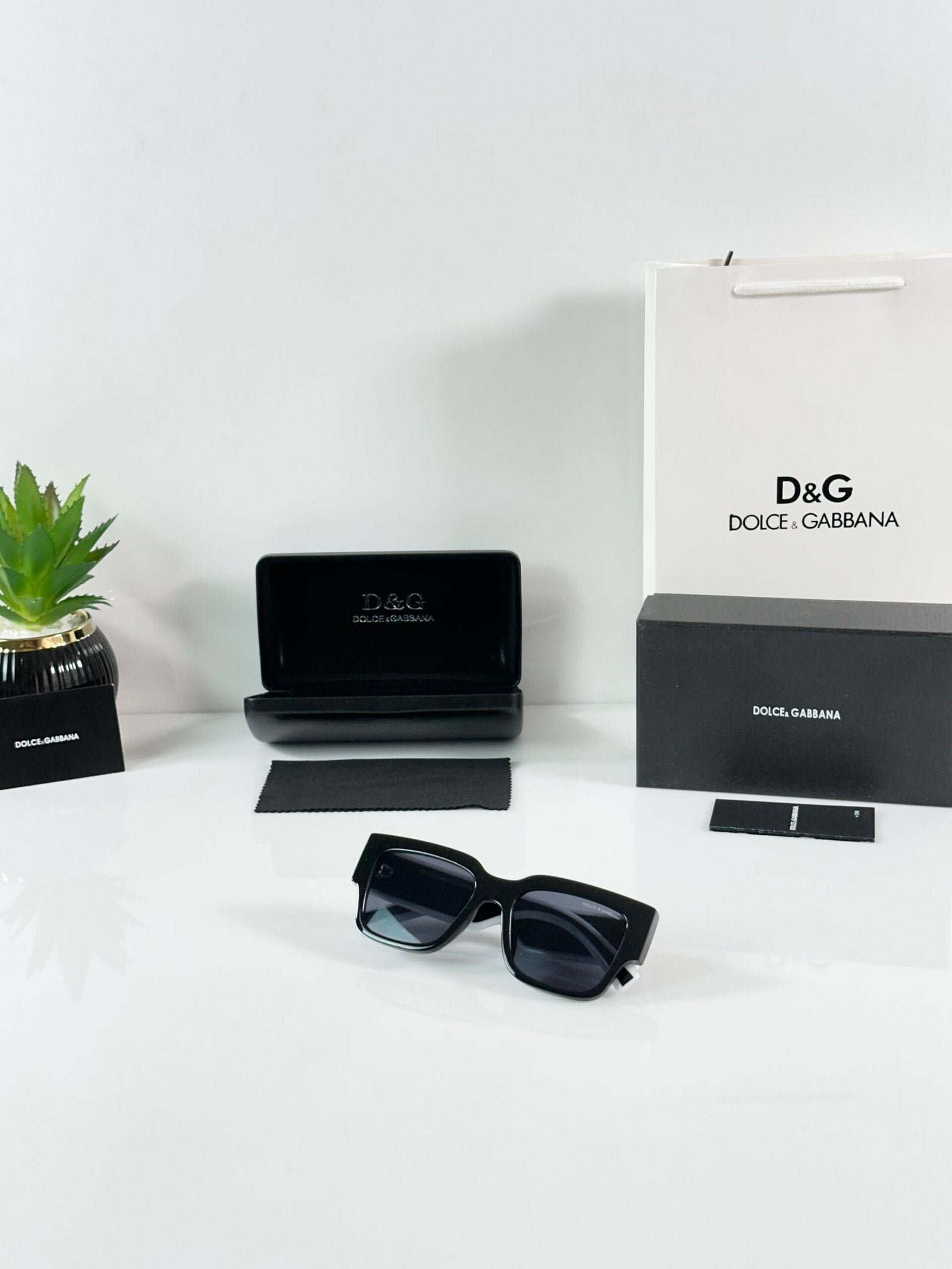 DG 6184 Black White