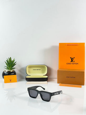 LV 6093 Black