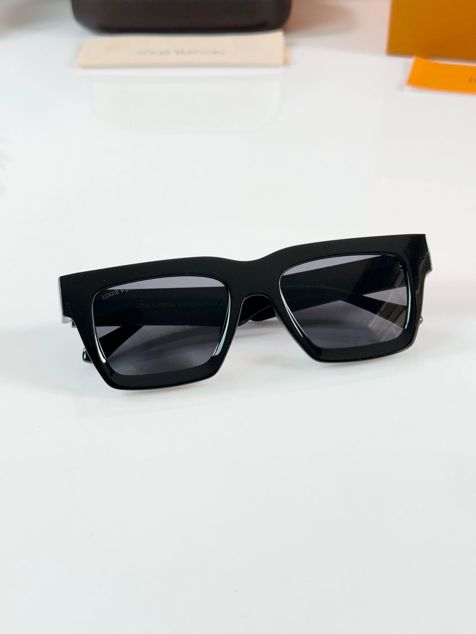 LV 6093 Black