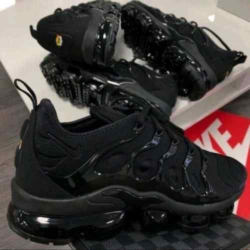nikee air vapormax plus TRIPLE BLACK