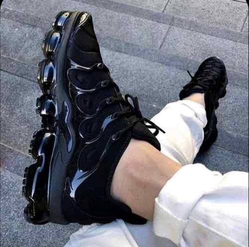 nikee air vapormax plus TRIPLE BLACK