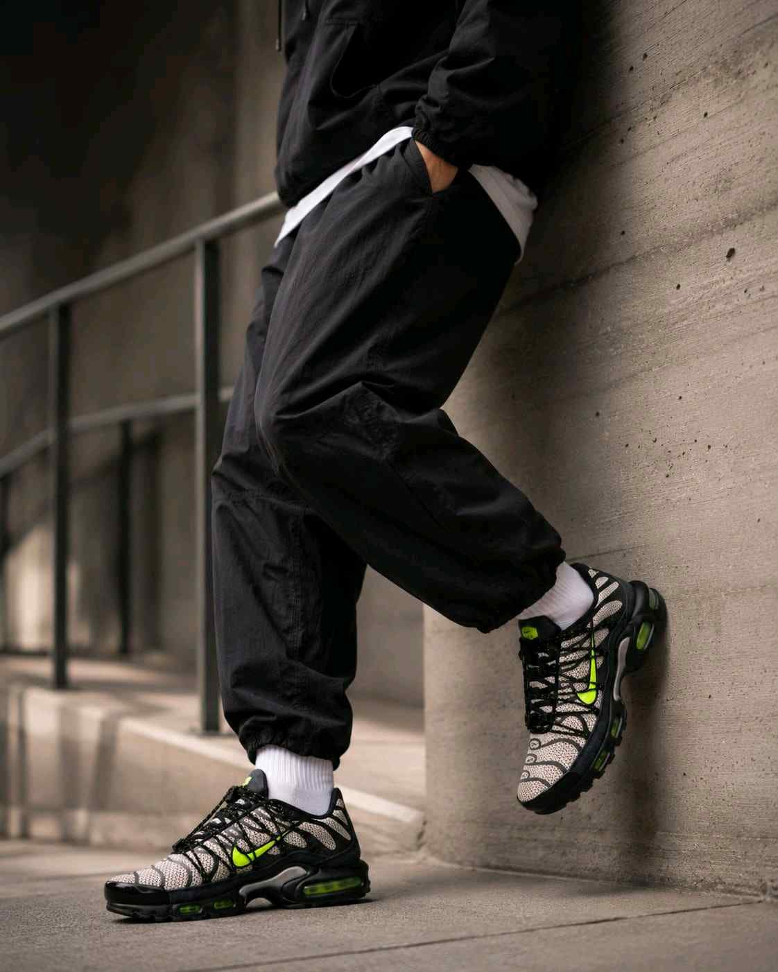 Nikee Airmax Plus Utility Tan Volt