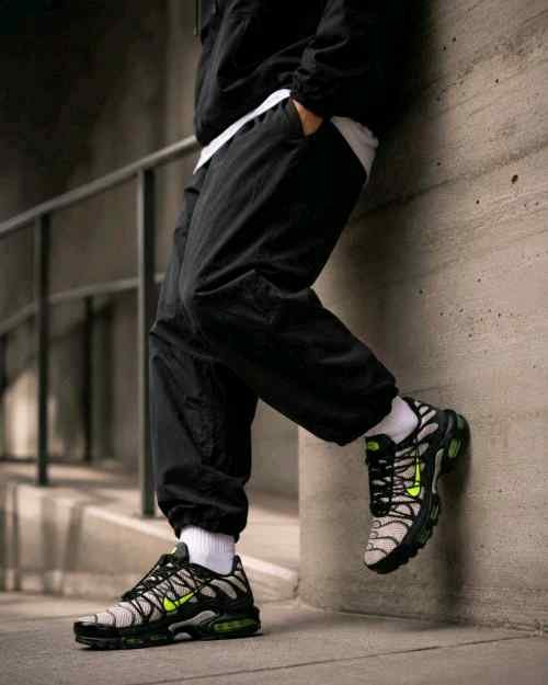 Nikee Airmax Plus Utility Tan Volt