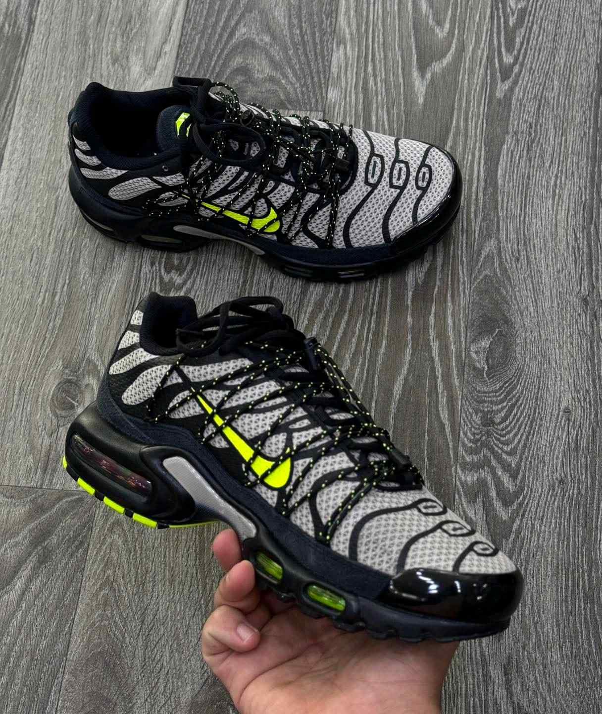 Nikee Airmax Plus Utility Tan Volt