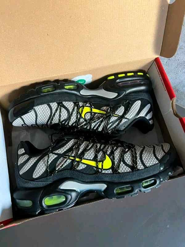 Nikee Airmax Plus Utility Tan Volt