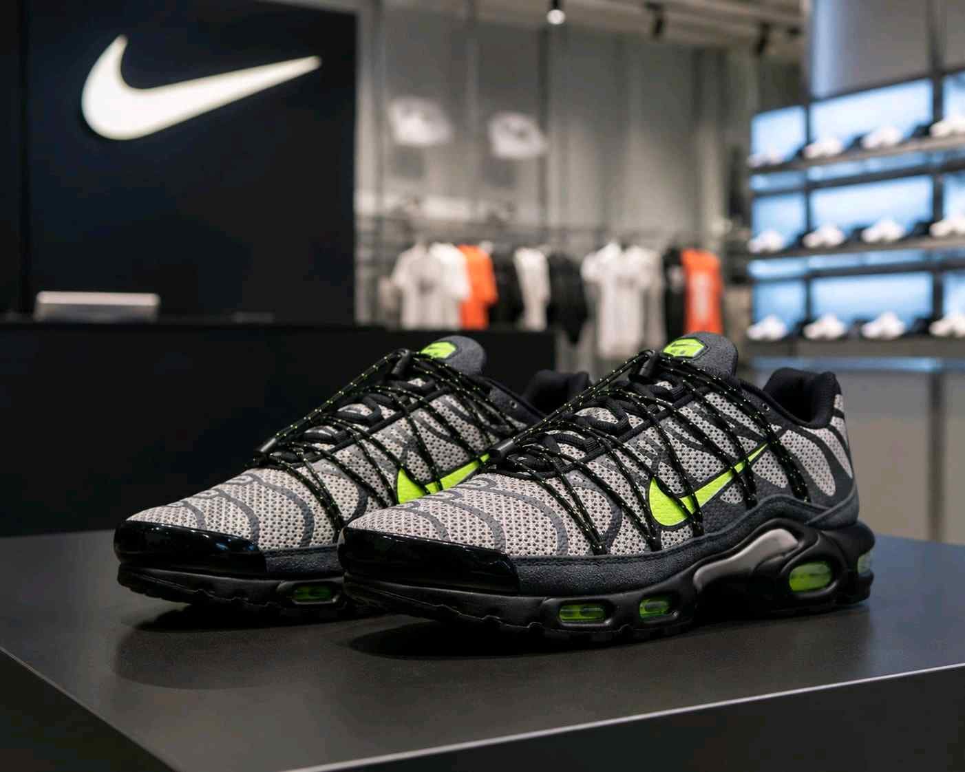 Nikee Airmax Plus Utility Tan Volt